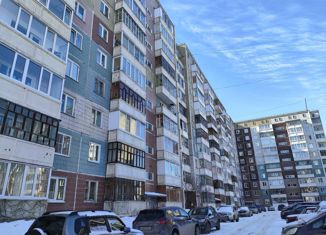 Продаю 4-ком. квартиру, 77.7 м2, Северск, улица Калинина, 129