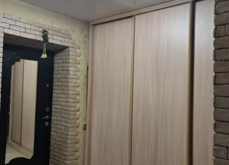 Трехкомнатная квартира на продажу, 61.2 м2, рабочий посёлок Чегдомын, Софийская улица, 3