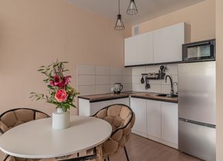 Продается 2-ком. квартира, 45 м2, Екатеринбург, метро Ботаническая, Рощинская улица, 68