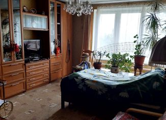 Трехкомнатная квартира на продажу, 70 м2, Москва, улица Тёплый Стан, 11к1, метро Тёплый Стан
