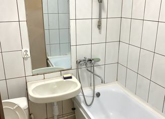 Продам 1-ком. квартиру, 31 м2, Екатеринбург, Кишинёвская улица, 54, Кишинёвская улица