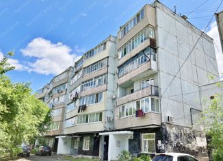 Продается 3-комнатная квартира, 66.4 м2, Артём, улица Кирова, 53