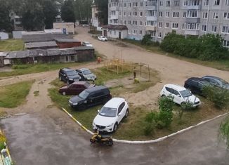 Продам 3-ком. квартиру, 70 м2, Людиново, улица Трудовые Резервы, 4А