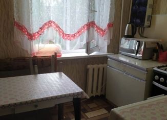 Сдаю в аренду 2-ком. квартиру, 42 м2, Белёв, Рабочая улица, 44