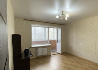 Продаю 1-ком. квартиру, 35 м2, Качканар, Октябрьская улица, 37