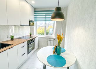 2-комнатная квартира на продажу, 42.6 м2, Новосибирск, улица Селезнева, 32, метро Берёзовая роща