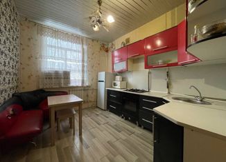 Продается 2-ком. квартира, 72 м2, Курская область, улица Дзержинского, 90