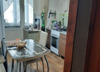 Двухкомнатная квартира на продажу, 51 м2, поселок Майский, улица 9-й Пятилетки, 6