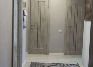 Продается трехкомнатная квартира, 60.6 м2, поселок Майский, улица 9-й Пятилетки, 14