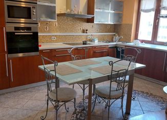 Сдаю 4-комнатную квартиру, 126 м2, Челябинск, улица Монакова, 31, Советский район