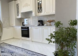 Продам 2-ком. квартиру, 70 м2, Каспийск, Молодёжная улица, 6