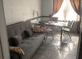 Продаю 2-комнатную квартиру, 52.6 м2, поселок городского типа Высокогорный, Центральная улица, 64