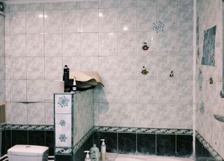 Продам 4-ком. квартиру, 82.3 м2, Тольятти, Калмыцкая улица, 42, Центральный район