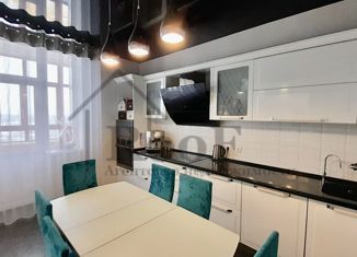 Продается трехкомнатная квартира, 88 м2, Екатеринбург, улица Вилонова, 24, улица Вилонова