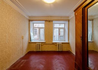 Продается 3-комнатная квартира, 46 м2, Санкт-Петербург, Люблинский переулок, 3Б, муниципальный округ Коломна