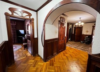 Сдается 4-комнатная квартира, 155 м2, Благовещенск, улица Шевченко, 3