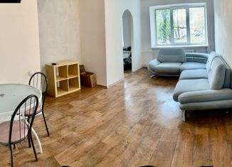 Продается однокомнатная квартира, 30.2 м2, Тольятти, улица Карла Маркса, 62, Центральный район