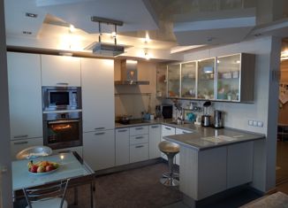 Трехкомнатная квартира на продажу, 100 м2, Екатеринбург, улица Бебеля, 138, метро Уральская
