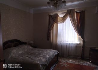 Продажа квартиры студии, 86 м2, Каменск-Шахтинский, улица Щаденко, 55