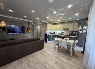 Продам 4-комнатную квартиру, 73.5 м2, Татарстан, проспект Раиса Беляева, 37