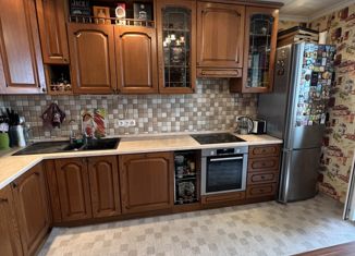 Двухкомнатная квартира на продажу, 85 м2, Москва, улица Красного Маяка, 22к3, метро Пражская