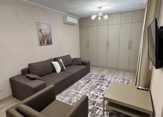 Сдается в аренду 1-ком. квартира, 35.5 м2, Ялта, улица Грибоедова, 21А