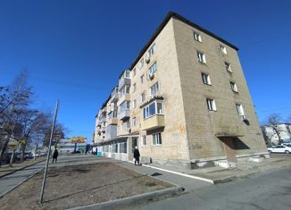 Продается трехкомнатная квартира, 57 м2, Большой Камень, улица Приморского Комсомола, 1