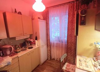 Продается трехкомнатная квартира, 58 м2, Озёрск, улица Бажова, 26