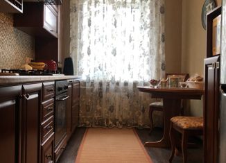 Продаю трехкомнатную квартиру, 58.5 м2, посёлок Строитель, микрорайон Центральный, 9