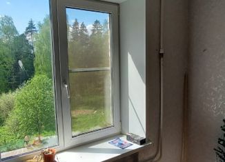 Продается четырехкомнатная квартира, 62 м2, поселок городского типа Зеленоградский, Шоссейная улица, 2