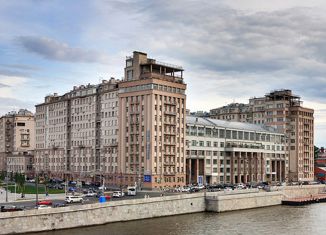 Продается трехкомнатная квартира, 71.6 м2, Москва, улица Серафимовича, 2, метро Боровицкая