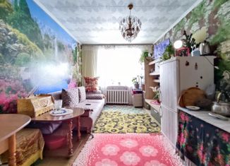 Продаю 1-комнатную квартиру, 11 м2, Азнакаево, улица Тукая, 1