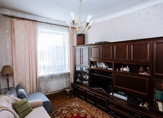 Продается 2-ком. квартира, 51.2 м2, Екатеринбург, улица Краснофлотцев, 12, метро Машиностроителей
