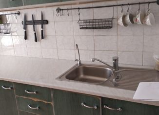 Сдам в аренду 4-комнатную квартиру, 60 м2, Волгодонск, улица Максима Горького, 135