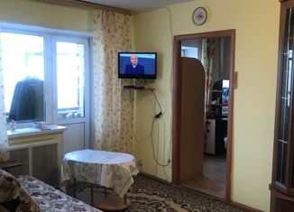 Двухкомнатная квартира в аренду, 43 м2, Свердловская область, улица 8 Марта, 118