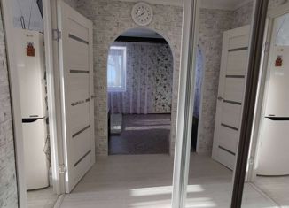 Трехкомнатная квартира на продажу, 62.3 м2, рабочий посёлок Павлоградка, Советская улица, 40