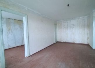 Продам 2-ком. квартиру, 42 м2, Кировск, улица Мира, 3