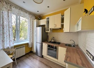 Продаю 2-ком. квартиру, 57.6 м2, Москва, улица Ватутина, 13к1, улица Ватутина