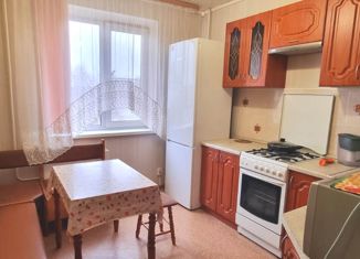 Сдам в аренду 2-комнатную квартиру, 50 м2, Балабаново, улица Мичурина, 36