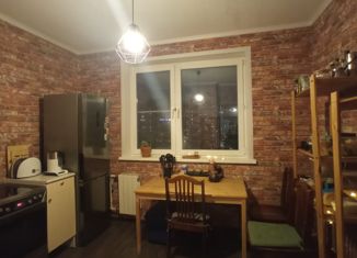 Продаю 3-ком. квартиру, 77 м2, Москва, улица Паустовского, 8к3, улица Паустовского