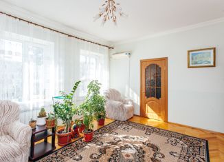 Продаю 2-комнатную квартиру, 70 м2, Краснодар, улица Орджоникидзе, 56