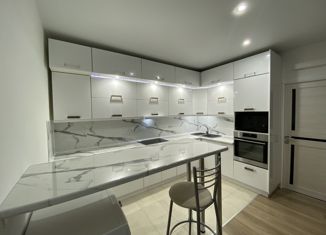 Продается трехкомнатная квартира, 77 м2, Москва, улица Поляны, 5Ак5, метро Улица Скобелевская