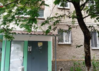 Продается четырехкомнатная квартира, 62 м2, Екатеринбург, улица Бакинских Комиссаров, 114, метро Проспект Космонавтов