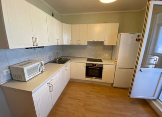 Продаю 1-комнатную квартиру, 42 м2, Москва, улица Красного Маяка, 22к1, метро Пражская