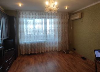 Продам 2-ком. квартиру, 47 м2, Азов, улица Толстого, 56