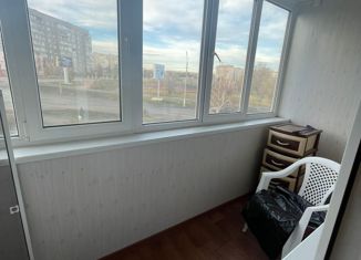 Продаю четырехкомнатную квартиру, 75 м2, Новотроицк, улица Юных Ленинцев, 14А