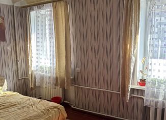 Продается 4-комнатная квартира, 61 м2, Ростовская область, улица Щаденко, 63
