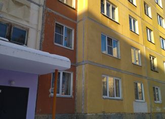 Продам 1-ком. квартиру, 34 м2, Новоуральск, Октябрьская улица, 2