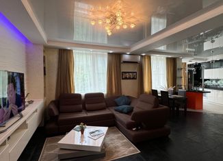 Продаю 2-ком. квартиру, 86.2 м2, Геленджик, Октябрьская улица, 11