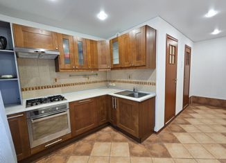 Продается 3-ком. квартира, 74 м2, городской посёлок Рощино, Социалистическая улица, 88